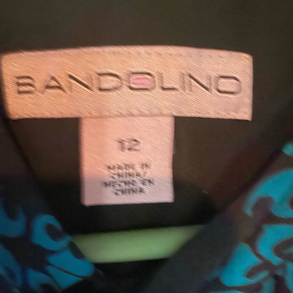 Classy and sassy top with tie at neck - Picture 2 of 3